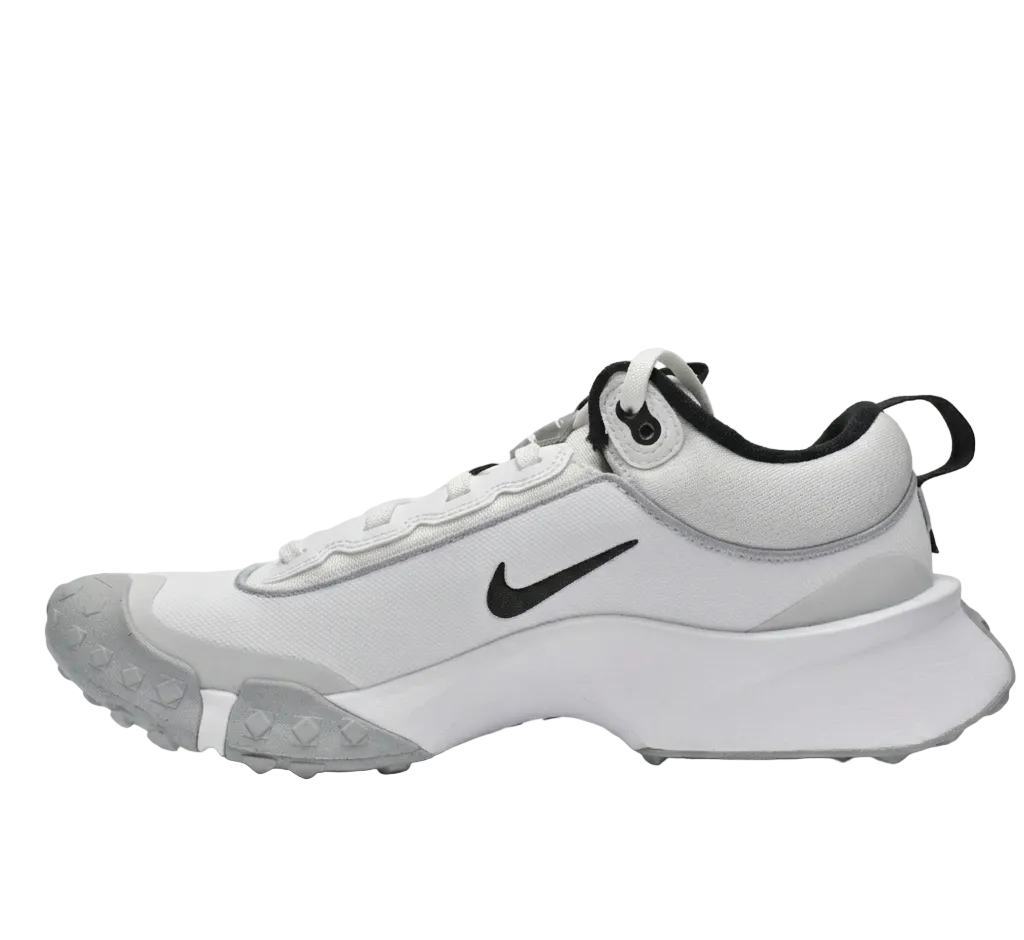 Diagonal beauty shot of the Air Diamond Varsity Turf 'White Black' training shoe.