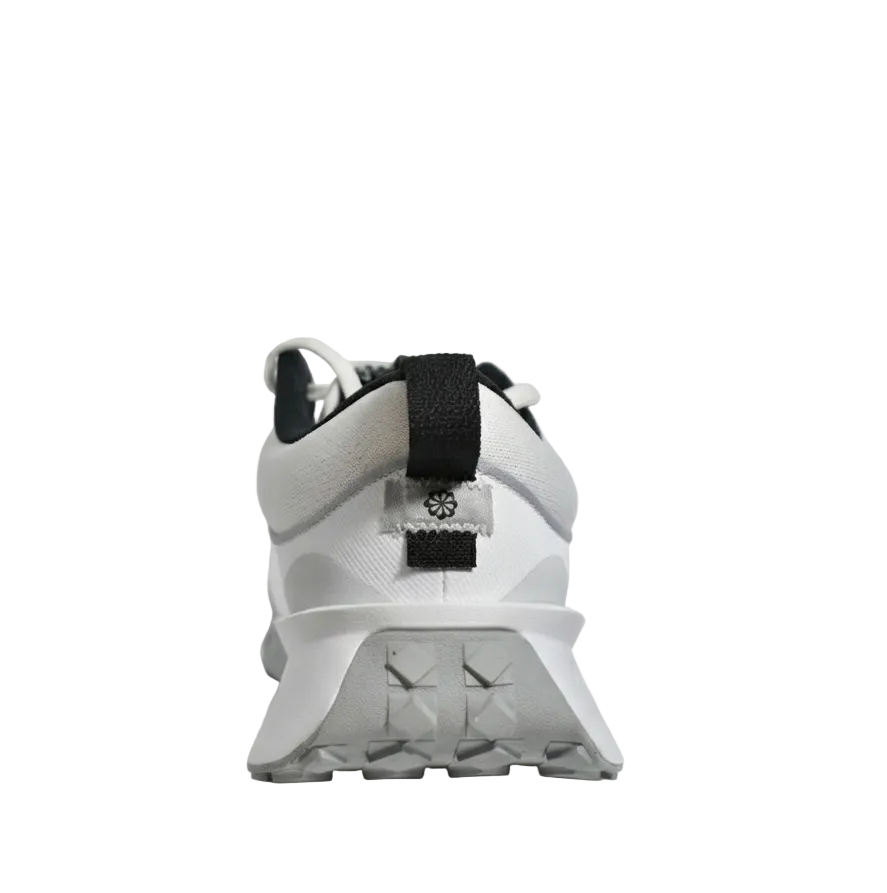 Rear heel view of the Air Diamond Varsity Turf highlighting the pull tab and support.